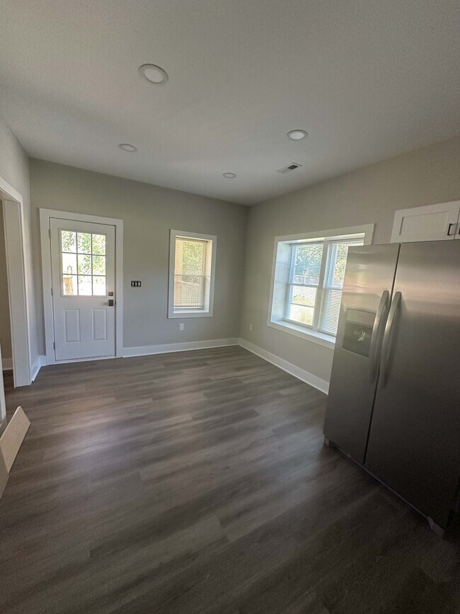 Building Photo - 261 Miller Line