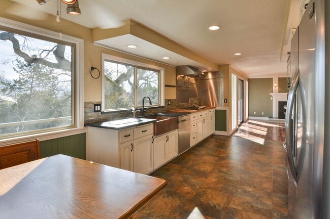 Building Photo - Incredible Peaceful View of the Valley 3 bed 2.5 bath 3 Car Garage