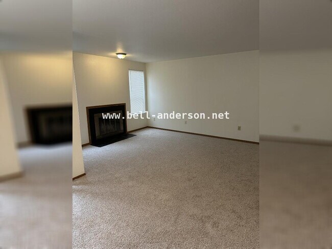 Building Photo - MOVE IN READY- Remodeled 2-bedroom Townhome!