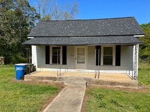 Building Photo - 622 Woodlawn Ave