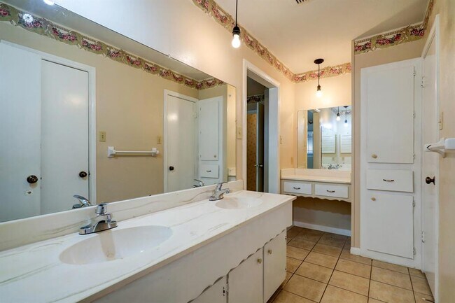 Building Photo - 12534 Millbanks Dr