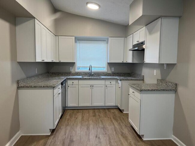 Building Photo - 1 Esquiline Ct