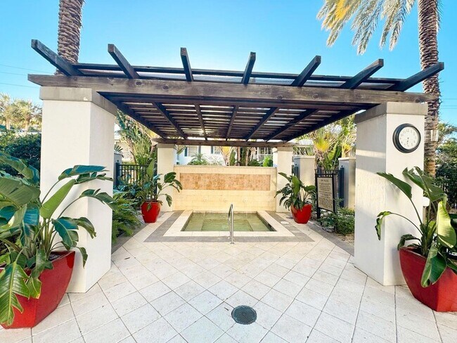 Building Photo - 2421 NE 65th St