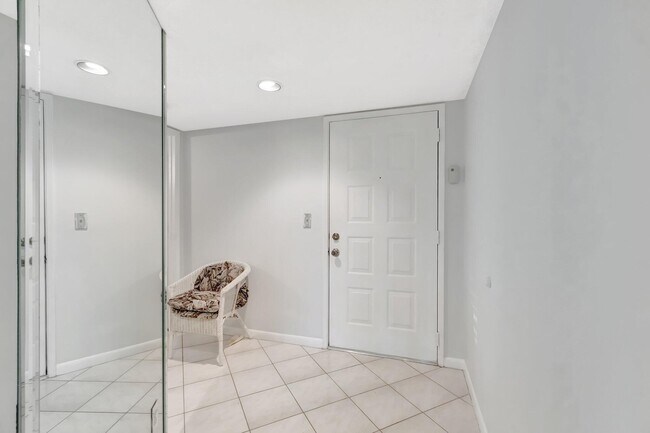 Building Photo - 7280 Amberly Ln