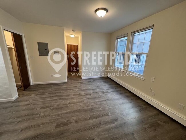 Building Photo - 1 bedroom in Boston MA 02130