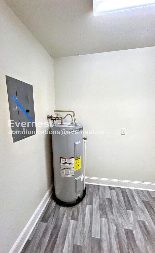 Building Photo - 1313 E 31st St