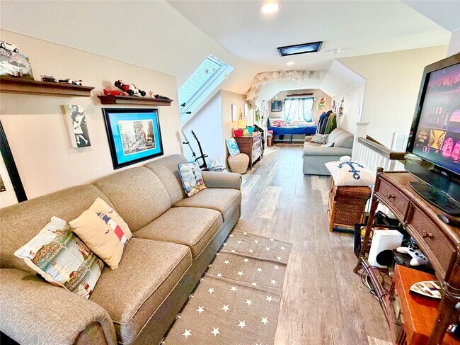 Building Photo - 1051 Honeysuckle