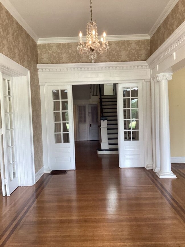 Building Photo - Stately Mansion on 17 Acres with Enormous Magnolia Trees