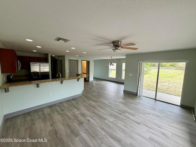 Building Photo - 915 Twisting Branch Ct