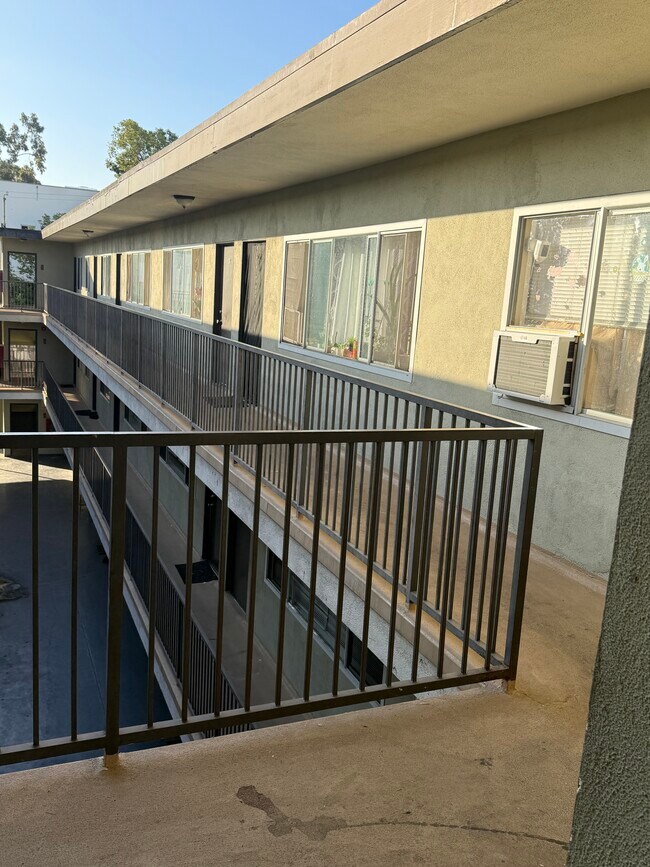 Building Photo - 916 Carondelet
