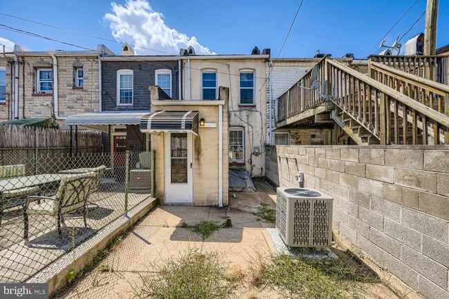 Building Photo - 511 S Ellwood Ave