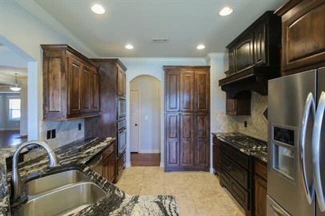 Building Photo - Gorgeous 2300+ feet house!