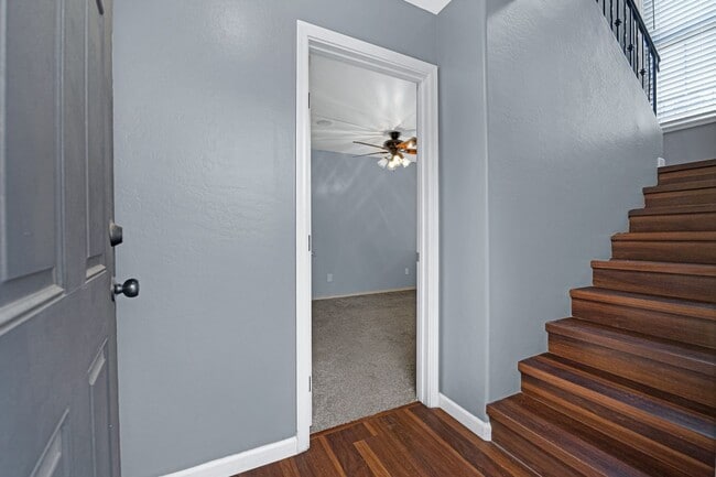 Building Photo - Modern Tri-Level Townhome in Copper Leaf C...