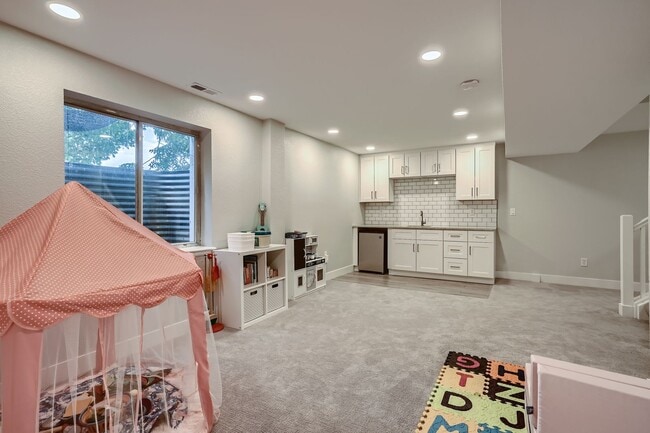 Building Photo - Beautiful Waneka Landing 5 bed/4 bath Home...