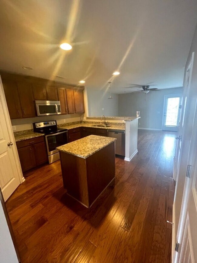Building Photo - Mount Juliet 2 Bedroom 2.5 Bath Townhome N...