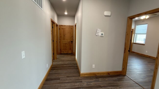 Building Photo - 527 B St