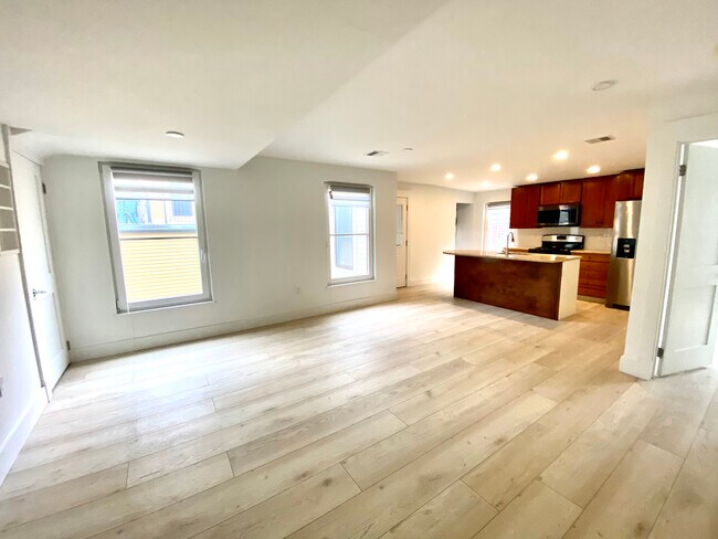 Building Photo - 333 Dorchester St