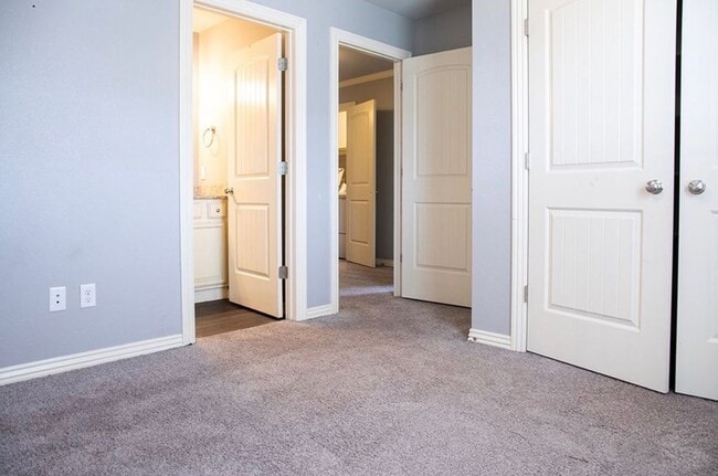 Building Photo - FREE 55" TV or 28" BLACKSTONE WITH SIGNED LEASE!! 4B/4.5B Only $2400