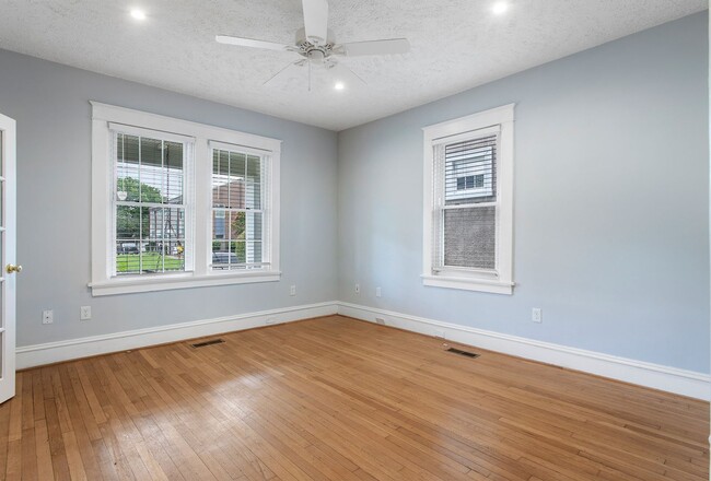 Building Photo - Stylish and Spacious: Renovated 5-Bedroom ...