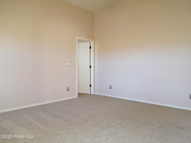 Building Photo - 5819 N Bronco Ln