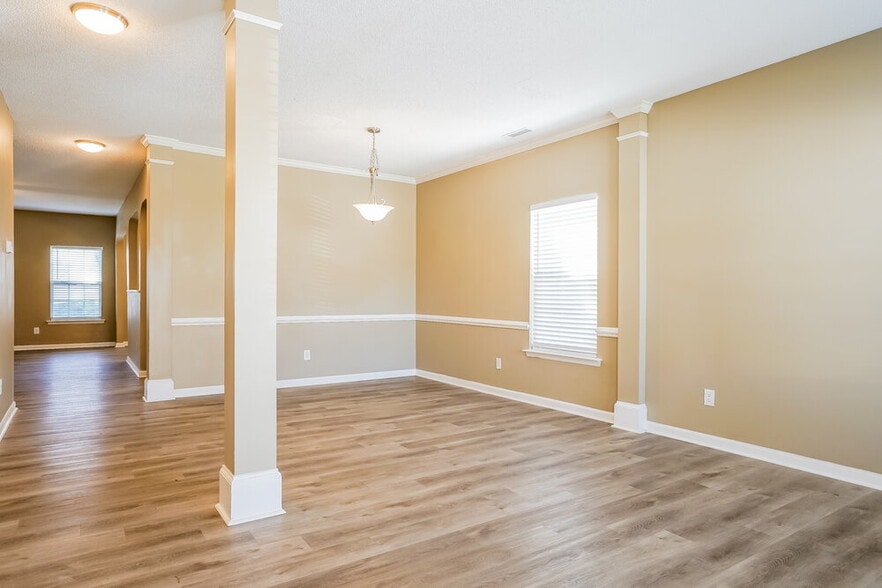 Building Photo - 8401 Neuse Hunter Dr