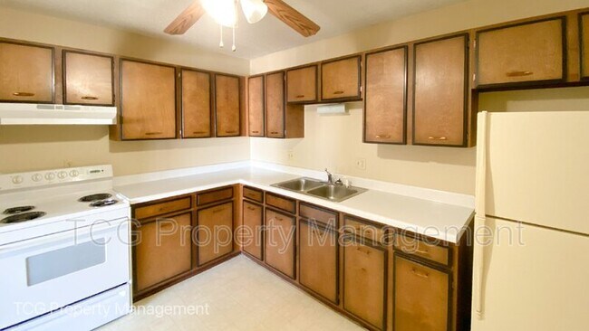 Building Photo - 445 Elm Pl