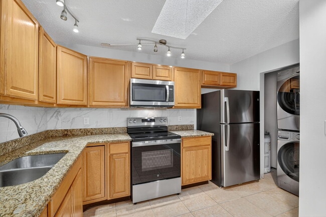 Building Photo - 2701 Waterview Cir