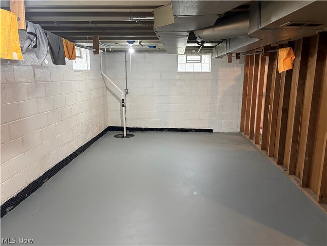 Building Photo - 509 W 24th St