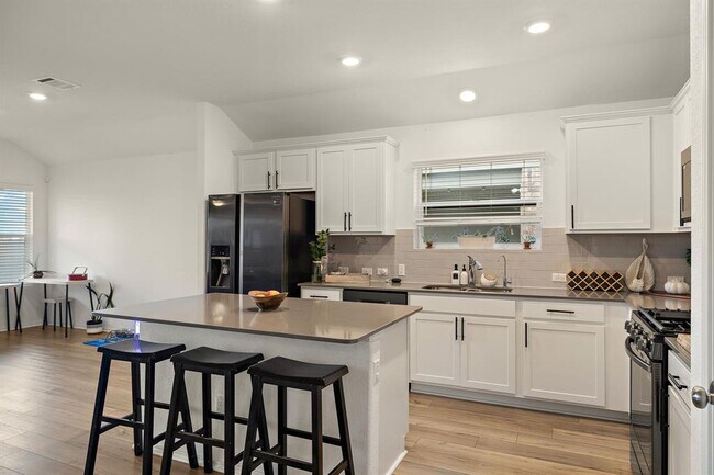 Building Photo - 424 Sebring Cir