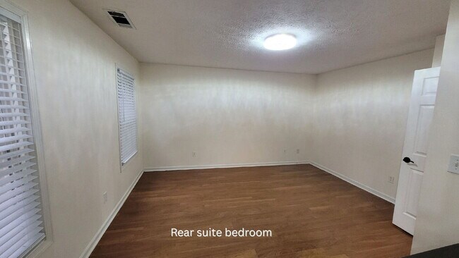 Building Photo - Charming 2 Bed/2 Bath Alpharetta Home with...