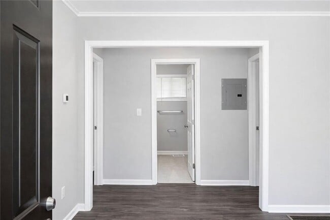 Building Photo - 2146 Brookview Dr NE