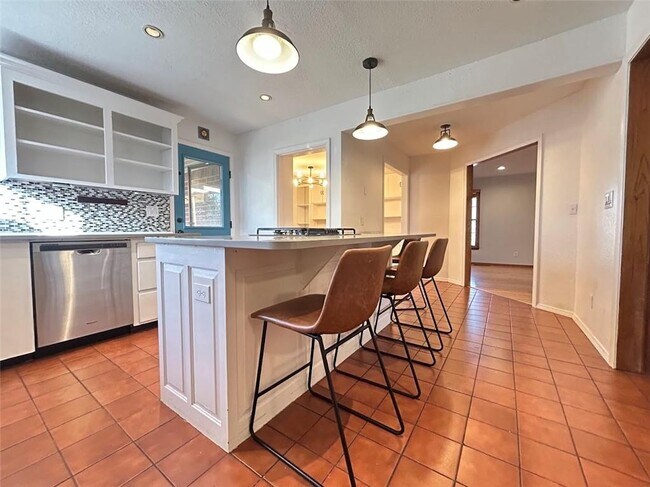 Building Photo - 3164 Katherine Ave