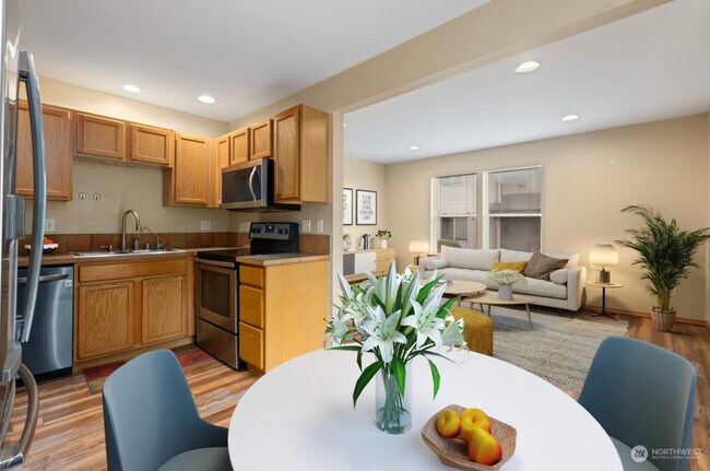 Building Photo - 1045 Mary Ave