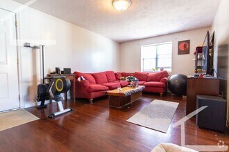 Building Photo - HOT BRIGHTON LISTING!!!!