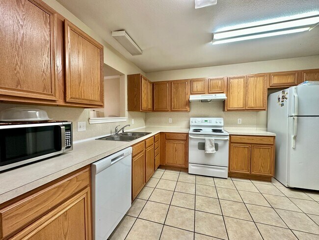 Building Photo - 602 N Bangor Ave