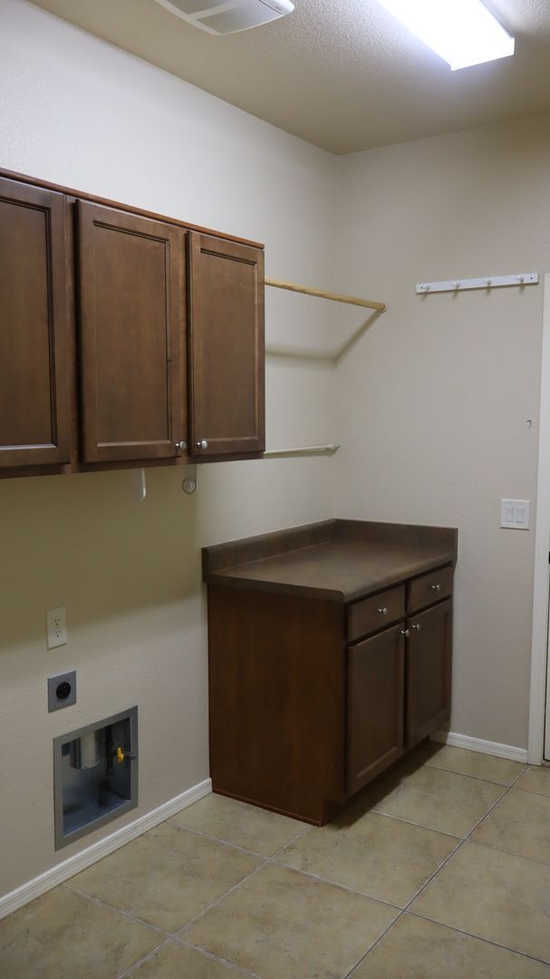 Building Photo - 4 Bedroom