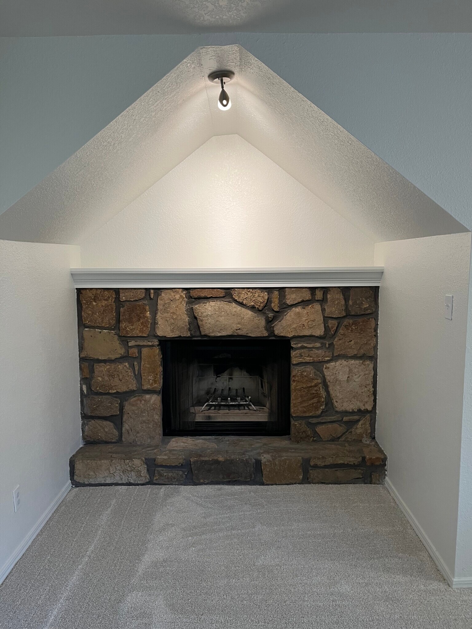 Building Photo - 9107 S Urbana Ave