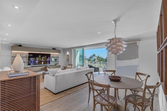 Building Photo - 609 Ocean Dr