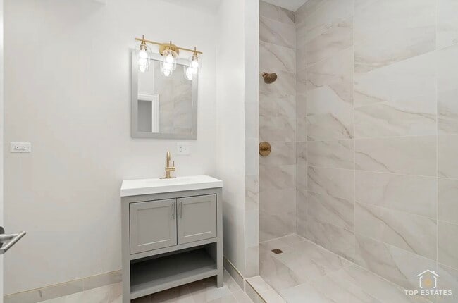 Building Photo - 5753 S Peoria St