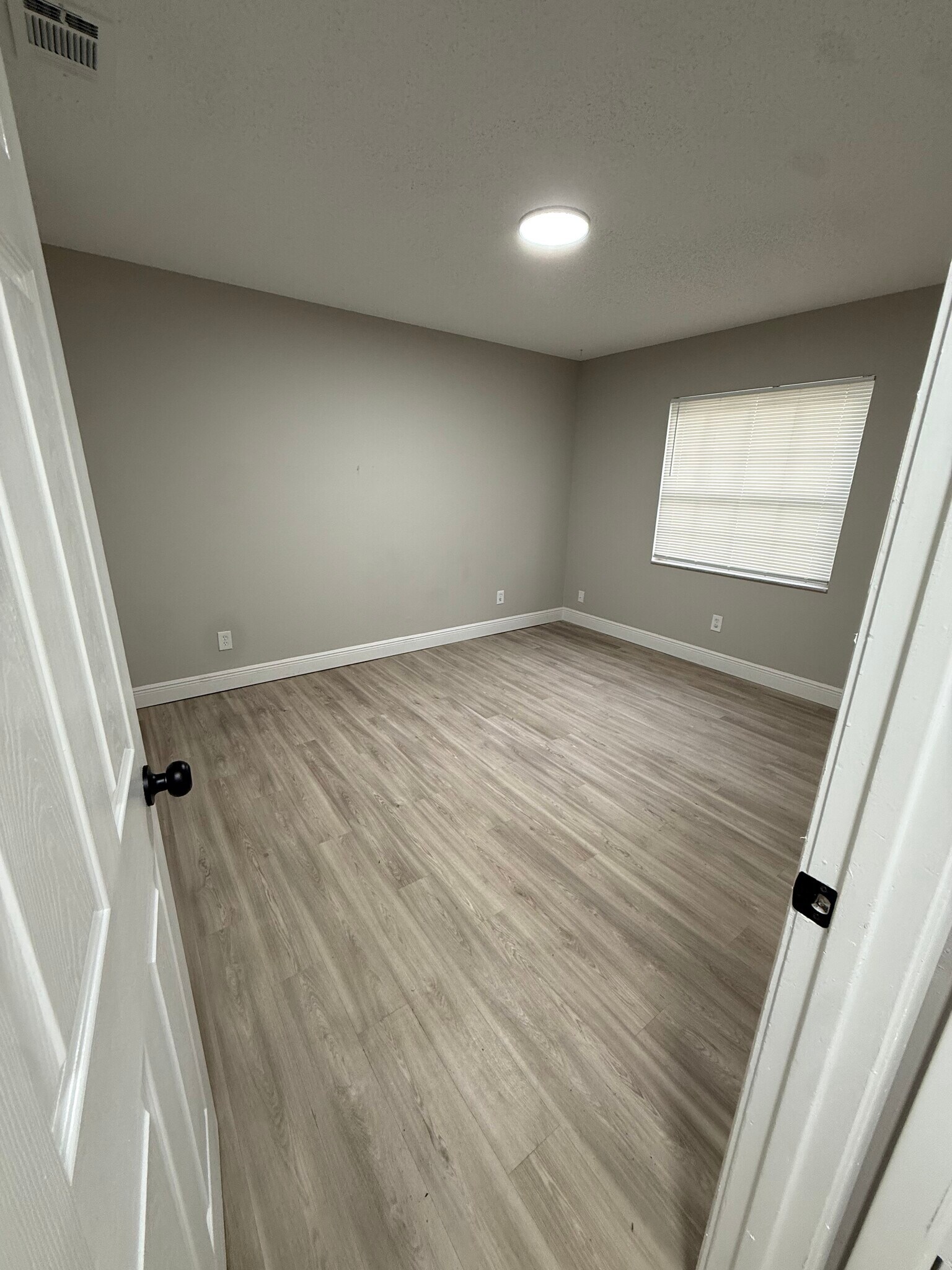 Building Photo - 2539 Christine Dr