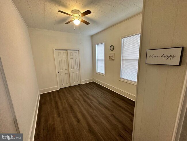 Building Photo - 242 Grant St