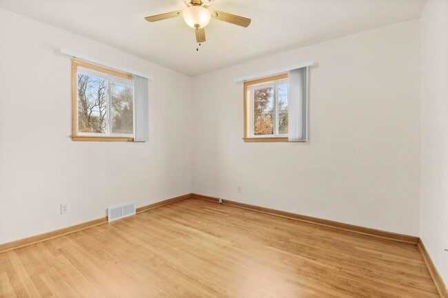 Building Photo - 426 Rushmore Ln