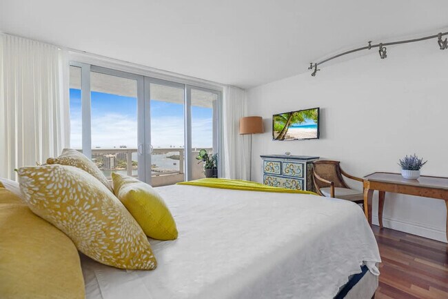 Building Photo - 1717 N Bayshore Dr