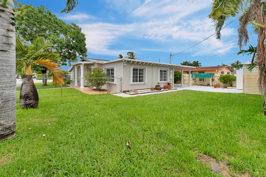 Building Photo - 361 SE 6th Ave