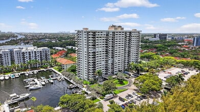 Building Photo - 3200 Port Royale Dr N