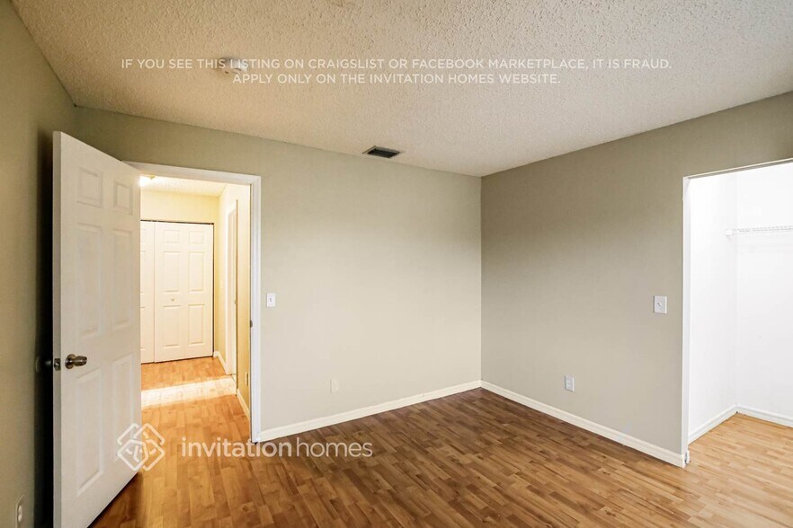 Building Photo - 2300 SW 106th Ave