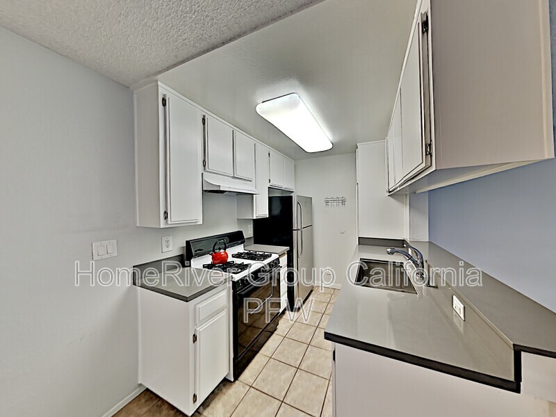 Building Photo - 5500 Lindley Ave