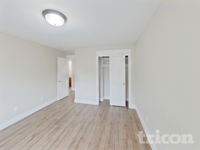 Building Photo - 15135 SW Tanner Ln