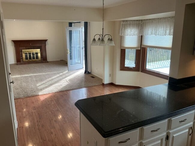 Building Photo - 1851 Foxhollow Dr