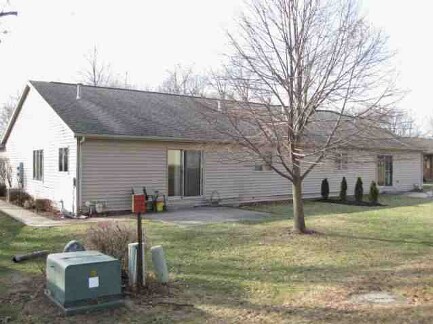 back - 1810 Queensbury Dr